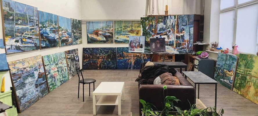 Robert Nizamov in the Studio: In my studio, there is a creative atmosphere where every corner inspires new ideas. Paintings hang on the walls, each one a part of my journey, my experience, and my reflections. Large windows fill the space with light, creating perfect conditions fo