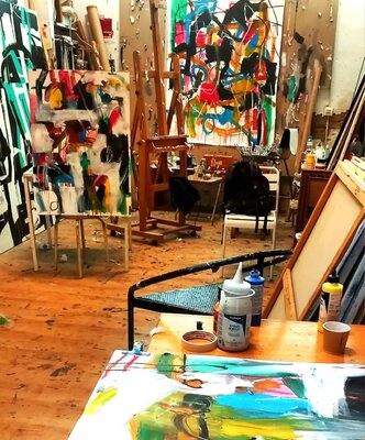 Ricardo Llinares in the Studio: Mi lugar de trabajo es un espacio bastante caótico