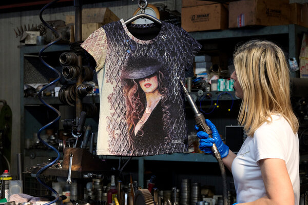 ARTEINDUSTRIALE in the Studio: ELEGANT:  La linea di T-shirt della collezione lifestyle Arteindustriale.