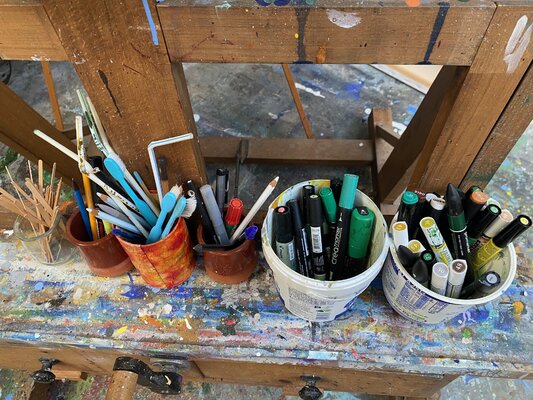 FRANCOIS D'ARDAILHON in the Studio: Feutres et crayons.