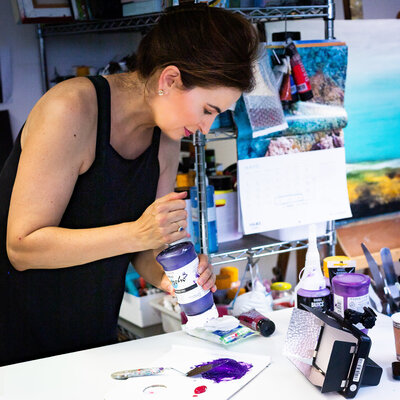 Cristina Arada Aparicio in the Studio: Mi espacio para crear, explorar y soñar. El origen de cada una de mis obras, y donde desarrollo todas mis propuestas con atención al detalle, compromiso artístico y vision personal.