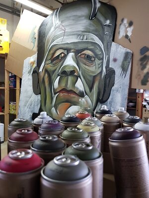 Tim Müller in the Studio: Arbeit mit der Sprühdose