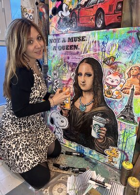 Priscilla Vettese in the Studio: L'artiste à l'oeuvre entourée de ses oeuvres