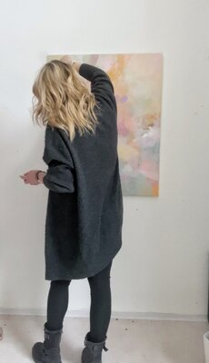 Adriane Dworzak in the Studio: Ich beginne ein Bild ohne Plan. Ich folge dem, was sich zeigt.