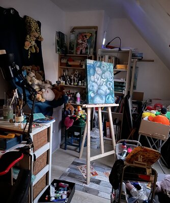 Christel Fréon in the Studio: Mon atelier est une pièce dédiée de mon habitation.
