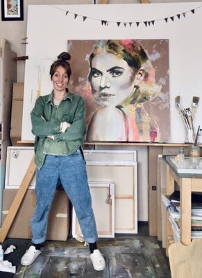 Wendy Helmes in the Studio