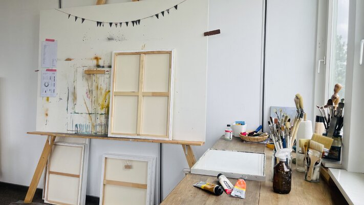 Wendy Helmes in the Studio