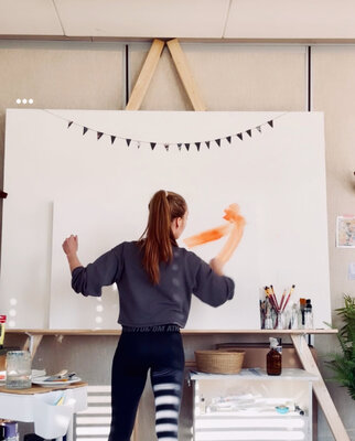 Wendy Helmes in the Studio