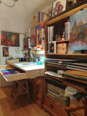 Sylvia Lessig in the Studio: Kleines Atelier mit neuer Arbeitsplatte zum ausziehen und vergrößern