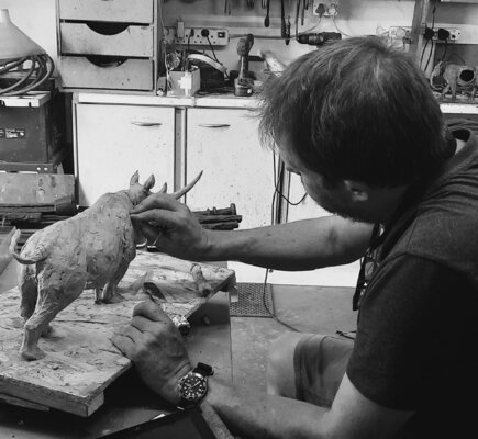 Heinrich Filter in the Studio: sculpting in the workshop