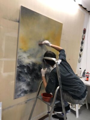 Francesca Borgo in the Studio: Working on 'Breath me' - Artwork selected for exhibition by the Royal Academy of Arts - Summer Edition 2022 - Here: final touches in the studio, November 2021