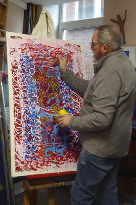 Jean-Roch Focant in the Studio: Me voici au travail sur 2000 "18". J'aurai peint 2000 motifs "18" pour illustrer l' année 2018. 125 cm X 75 cm acryliques sur toile. Terminée le Premier janvier 2018