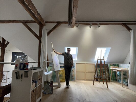 Anselm Homey in the Studio