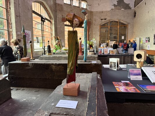 Beate Bröcker in the Studio: Ausstellung brau.Art 16