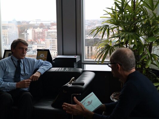 Massimo Sansavini in the Studio: Con il Presidente del Parlamento Europeo in occasione della presentazione della mostra "Touroperator" a Bruxelles anno 2016