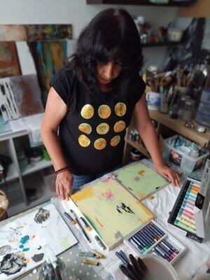 Mónica Andina in the Studio: Mi lugar de creación, de felicidad. Rodeada de mis elementos.