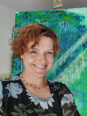 Marina Burgenmeister in the Studio: Nimm dir Zeit, um glücklich zu sein. Kunst zeigt das Unaussprechliche!