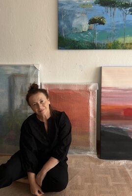Sonja Kalmanfi in the Studio: In my private art studio.