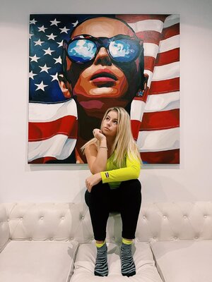 Nana Artamonova in the Studio: https://www.instagram.com/nana_artamonova/