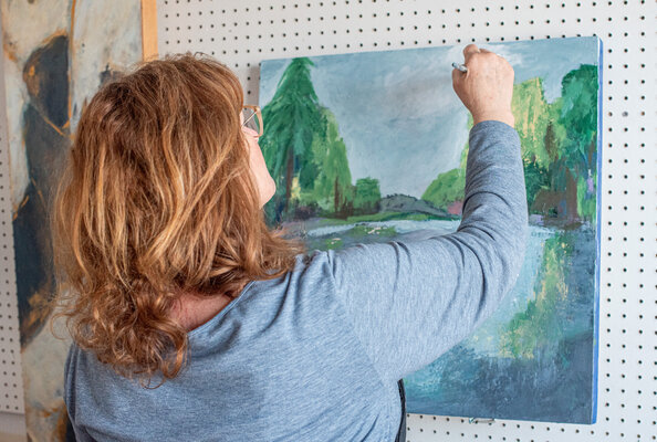 Suzanne Kubach in the Studio: painting