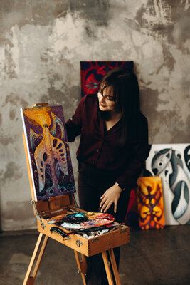 Oksana Lopokha in the Studio