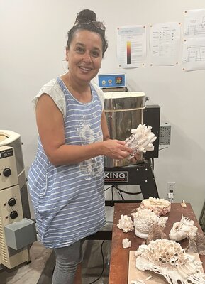 Asmae Laraqui in the Studio: Firing glass over porcelain in Montreal - 2023