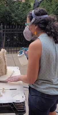 Asmae Laraqui in the Studio: Vaporisant de la porcelaine en studio dans la nature - 2025