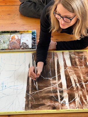 Annett Coumont in the Studio: Inside my studio at "Halfen Dombach 1" - Using the floor to paint