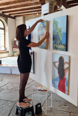Daria Startseva in the Studio: Art de Suisse Ausstellung in Luzern, Schweiz