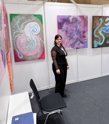 Qudsia Musrat Albaum in the Studio: Arte Kunstmesse Wiesbaden