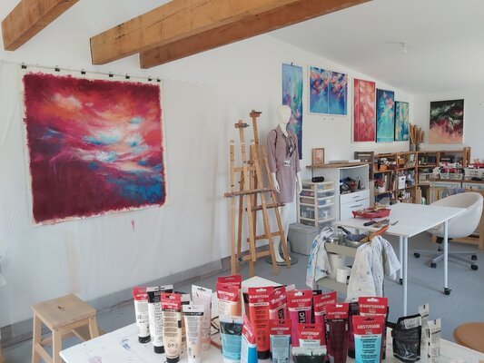 Hélène Zenatti in the Studio: L'atelier, août 2025