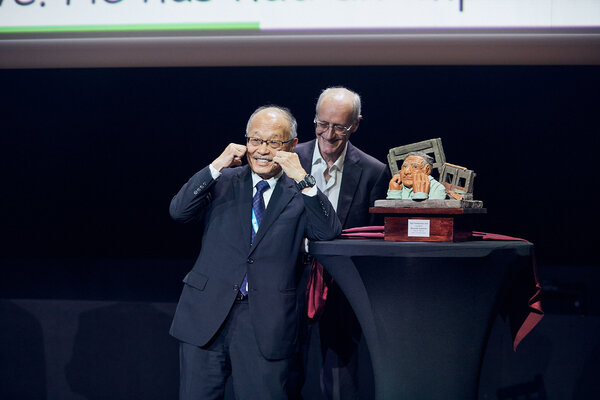 Paolo Cristiani in the Studio: Con il premiato Prof. Nakashima, che 'mima' il premio - WCEE2024