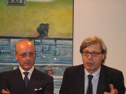 Paolo Cristiani in the Studio: Inaugurazione personale 'Aereoporti', Fiera di Milano (febbraio 2006), con il critico Vittorio Sgarbi