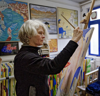 Sabrina Catowiez in the Studio: Sabrina Catowiez in ihrem Atelier, ein neues Werk entsteht