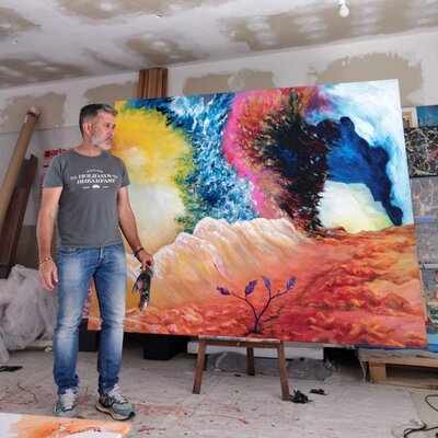 Luís Bastos in the Studio: Inside the studio.