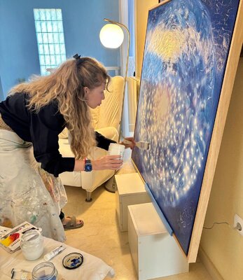 SUSANA MAZZARINO JIMENEZ im Studio: Susana Mazzarino explaining her artistic practice and quantum dance painting philosophy