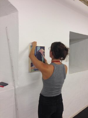 Michaela Schmid in the Studio: Aufbau der Ausstellung "The Artist is still present" im Künstlerhaus Andreasstadel, Regensburg