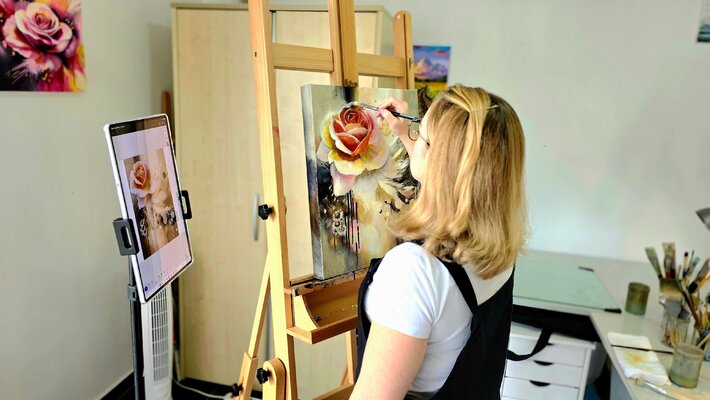 Amanda Rheeders in the Studio