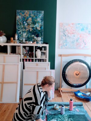 Tina Ternes in the Studio