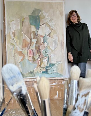 Ana Fuchs in the Studio: Junto A una obra nueva