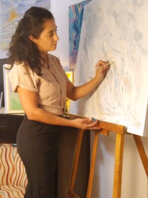 Juliana María de los Ángeles Modenutti in the Studio: Creando detalles