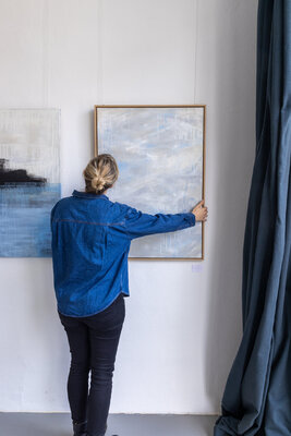 Mareike Böhmer in the Studio: Ich in der Galerie, in der zurzeit eine Gruppenausstellung läuft