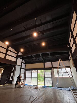 Hirofumi Miyauchi (Andecian) in the Studio: An old house believed to be from the Edo period is currently being renovated into a gallery