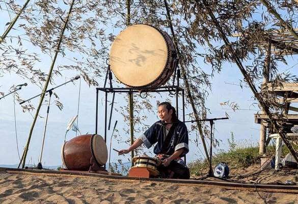 Hirofumi Miyauchi (Andecian) in the Studio: Traditional performing arts are an important artistic background (1997- )