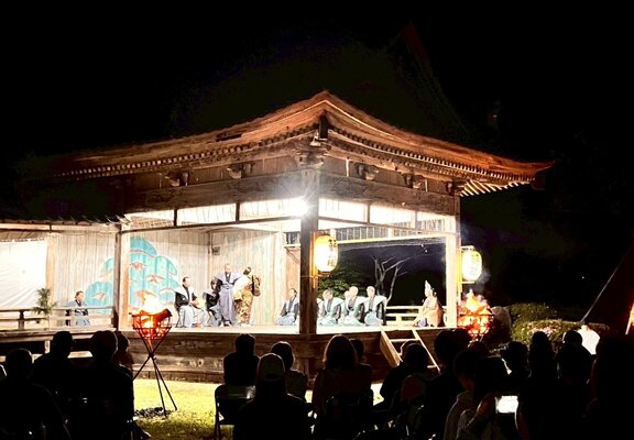 Hirofumi Miyauchi (Andecian) in the Studio: Takigi (bonfire) Noh perfoemance in Sado (Photo by @miraisato_sado)