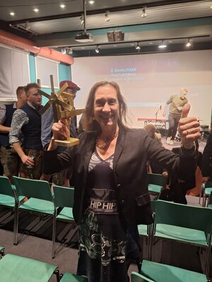 Allegra Wagner in the Studio: 2. Gamlitzer Kulturpreis für bildende Kunst "Goldener Klapotetz" 2024