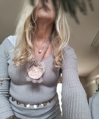 Monika Podsadna in the Studio: Réalisation toute récente " Avec le visage de Marie)  pâte Fimo et dentelle