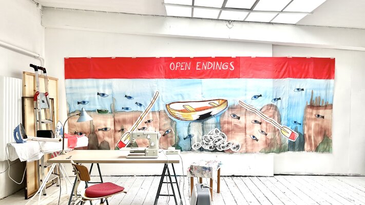Rebekka Kraft in the Studio: "Open Endings", Seidenvorhang, 188 x 560 cm, 6/2026, Atelieransicht