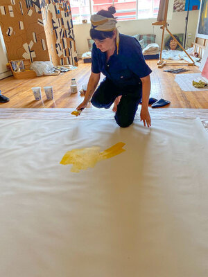 Begoña Colomar in the Studio: First brush strokes on collaborative piece
