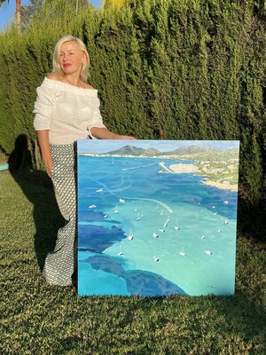 Ulyana Korol in the Studio: Ulyana with her work “Pearls of Mallorca”